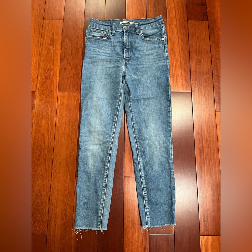 Levi's Women's Skinny Jeans in Blue ladies size 28